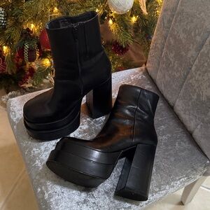 Steve Madden Black Platform Boots Size 7